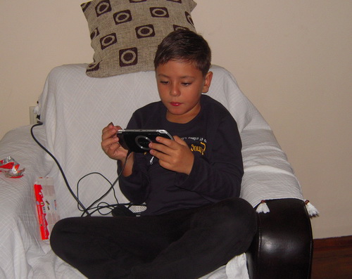 Ich beim Spielen mit PSP